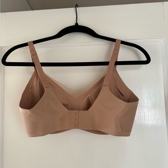 Two Honeylove Crossover Bras - Picture 6 of 11